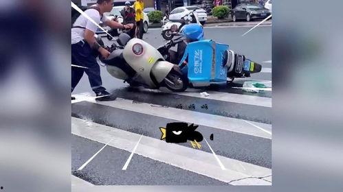 外卖小哥免费吃瓜,夏日清凉福利来袭！