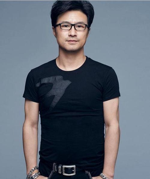 汪峰上综艺吃瓜,揭秘明星幕后生活点滴