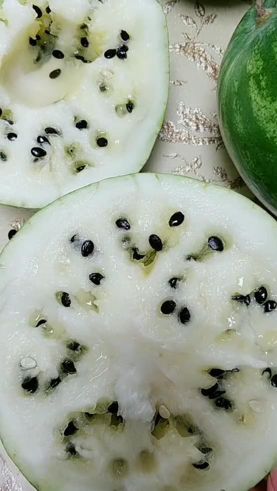 冰淇淋网纹瓜挖着吃,一口咬下尽享夏日清凉