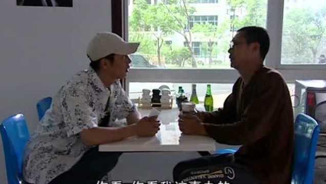 老汉找小伙吃瓜,邂逅小伙共品瓜香